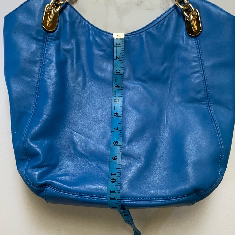 Michael Kors Lilly Heritage blue large tote , leather with gold chain straps. - Picture 7 of 8